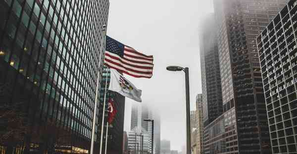 人工智能机器人和人谈恋爱