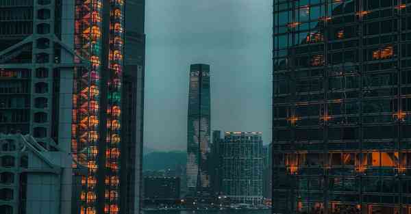 人工智能机器人和人谈恋爱