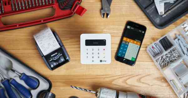 人工智能机器人和人谈恋爱