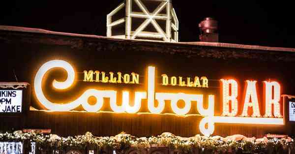 人工智能机器人和人谈恋爱