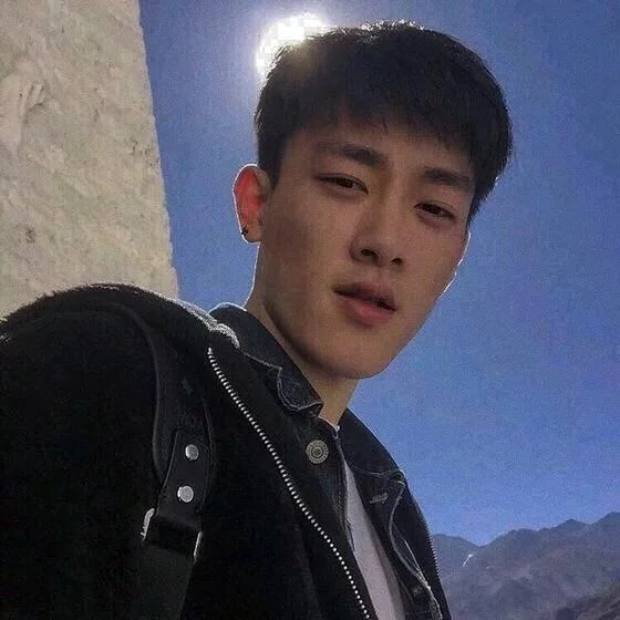 储莺雁彦