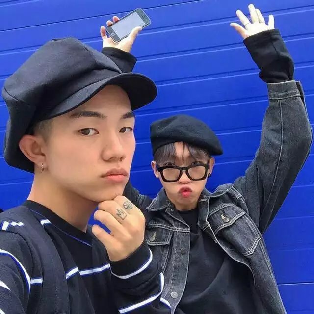 万媛育聪